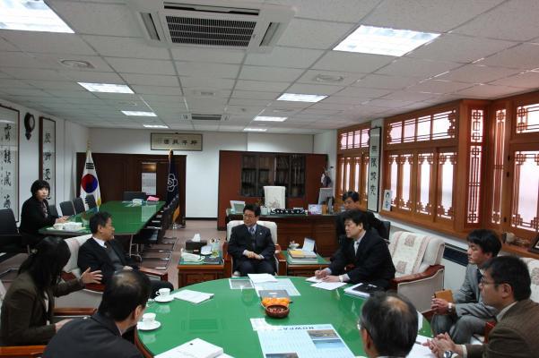 Visit by Japans FRA Delegation to Talk on Nemopilema nomurai